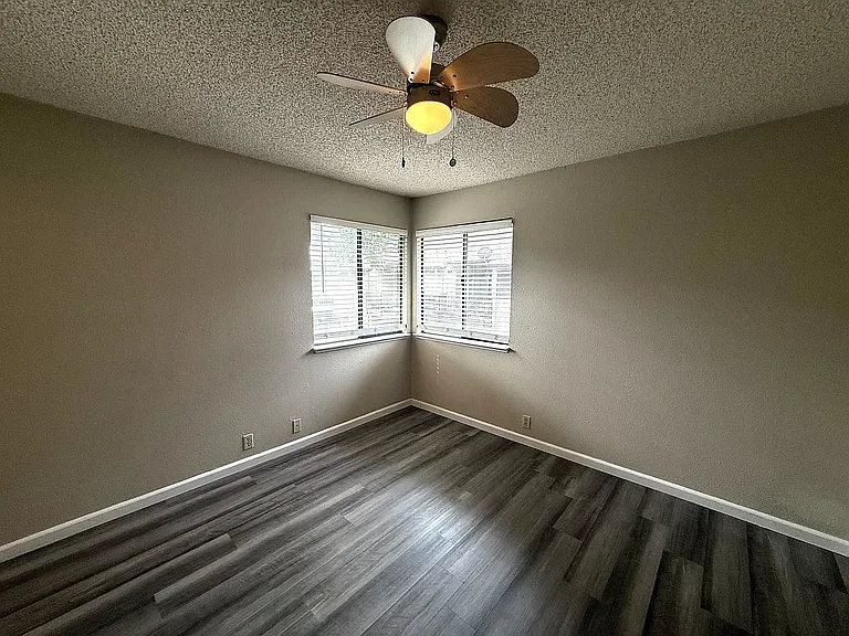 1420 Sherman Ave #16 — Photo 7