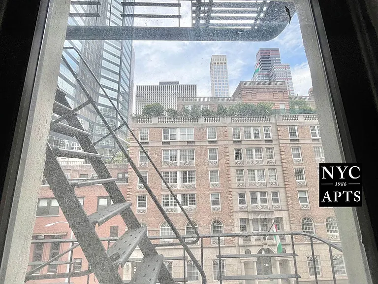 220 E 52nd St #4B — Photo 6