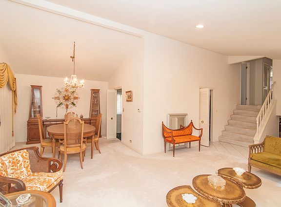 3rd image of 7851 Karlov Ave