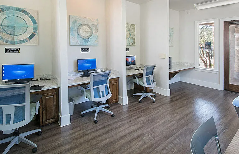 Arboleda Apartment Homes — Photo 11