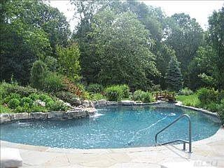 4th image of 8 Stone Hill Dr N
