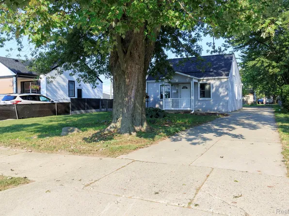 29254 Harding St, Roseville, MI 48066