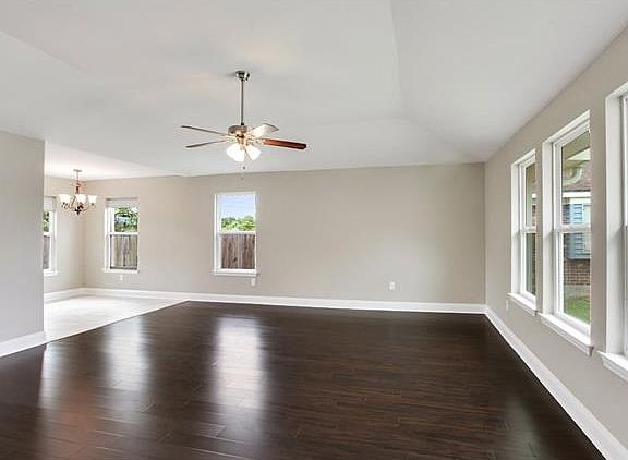 2nd image of 2136 Sugarloaf Dr