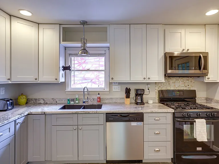 4517 Avenue P 1/2 — Photo 11