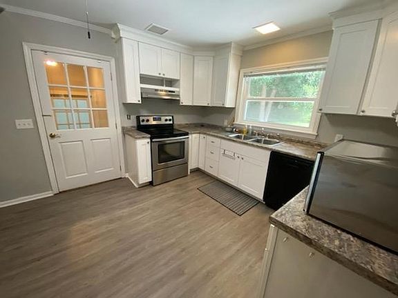 2nd image of 109 S Edgewood Dr #4B-3Ba-1847Sqft