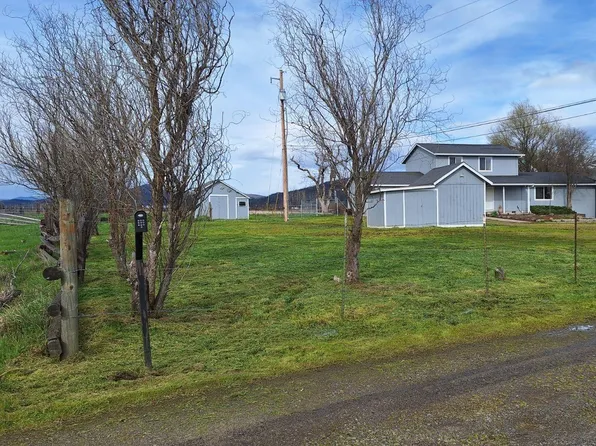 685 E Rolling Hills Dr, Eagle Pt, OR 97524