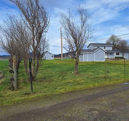 685 E Rolling Hills Dr Photo 1