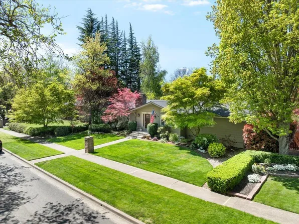109 Kensington Sq, Medford, OR 97504
