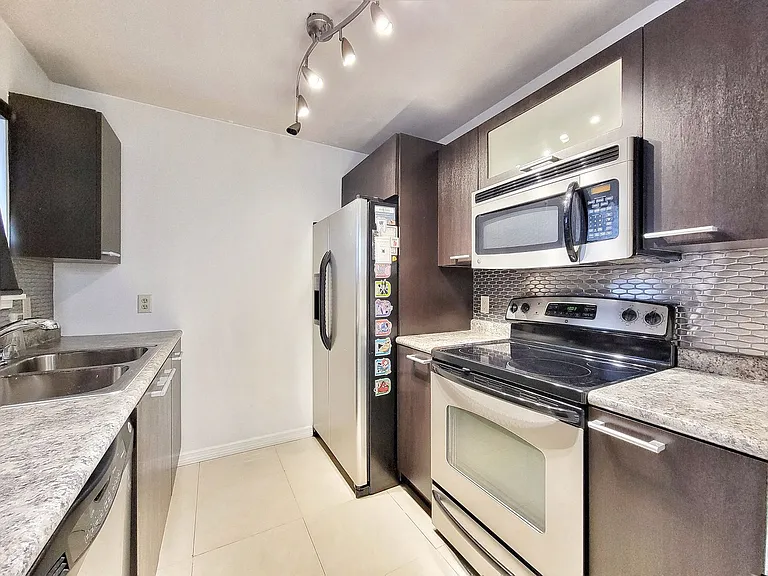 2360 SW Archer Rd #101 — Photo 8