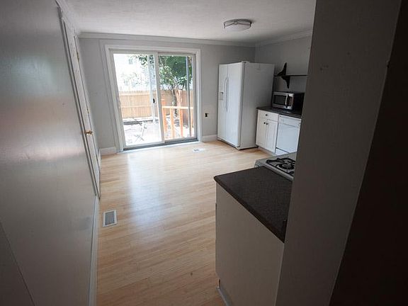 Kitchen with exit towards the backyard
