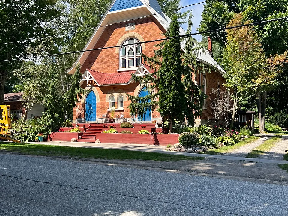 10 Mill St W