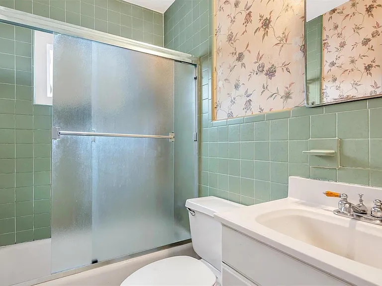 209 Lindy Blvd — Photo 16