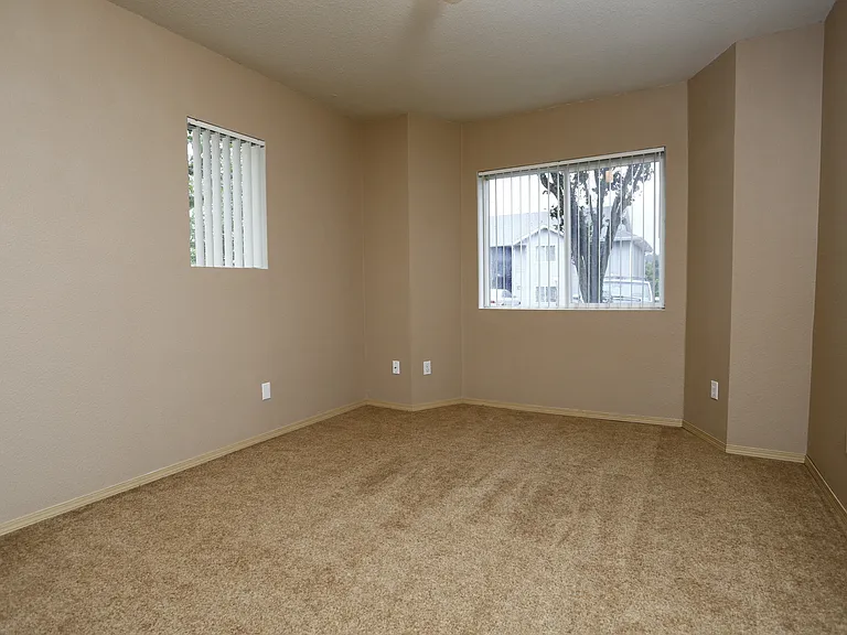 Gateway Village Apartments — Photo 26