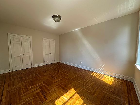 5th image of 4760 39th Pl APT 3G