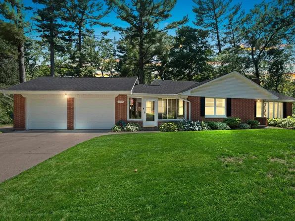 2864 Saint Ann Dr, Green Bay, WI 54311