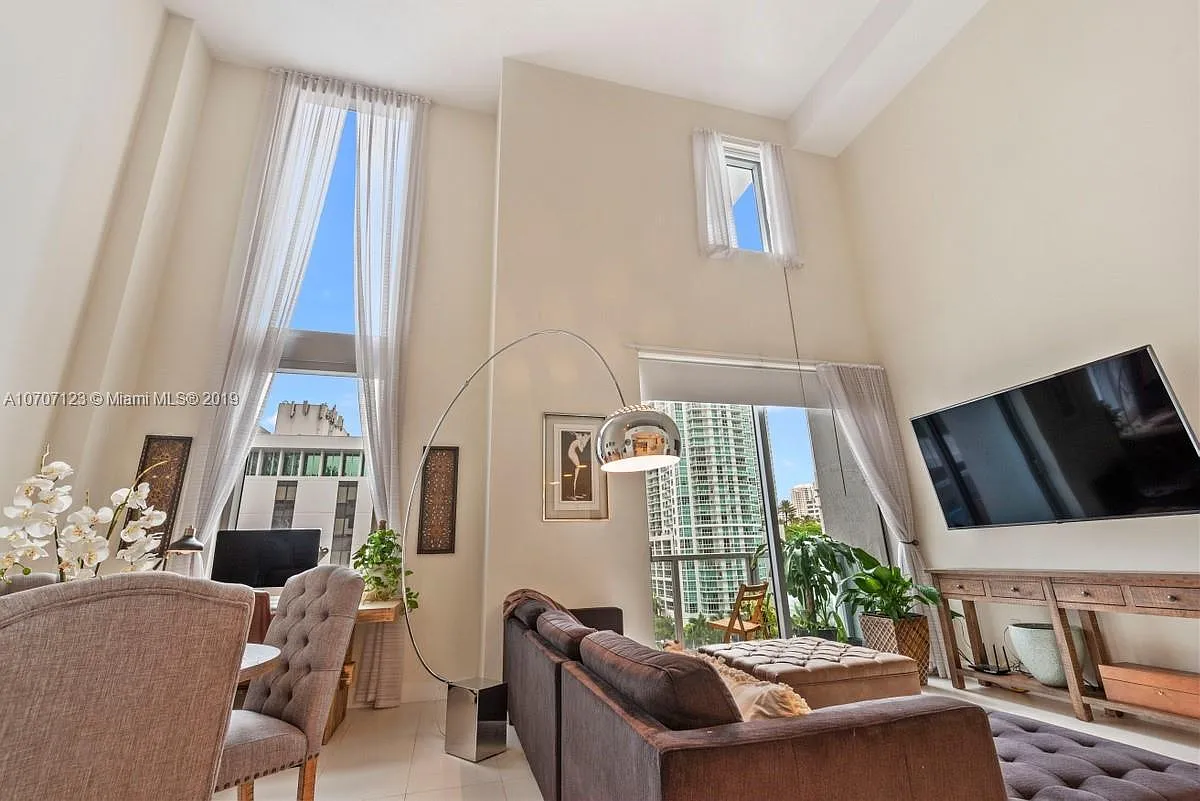 1 bed, 1053 sqft, $3,200 — Photo 1