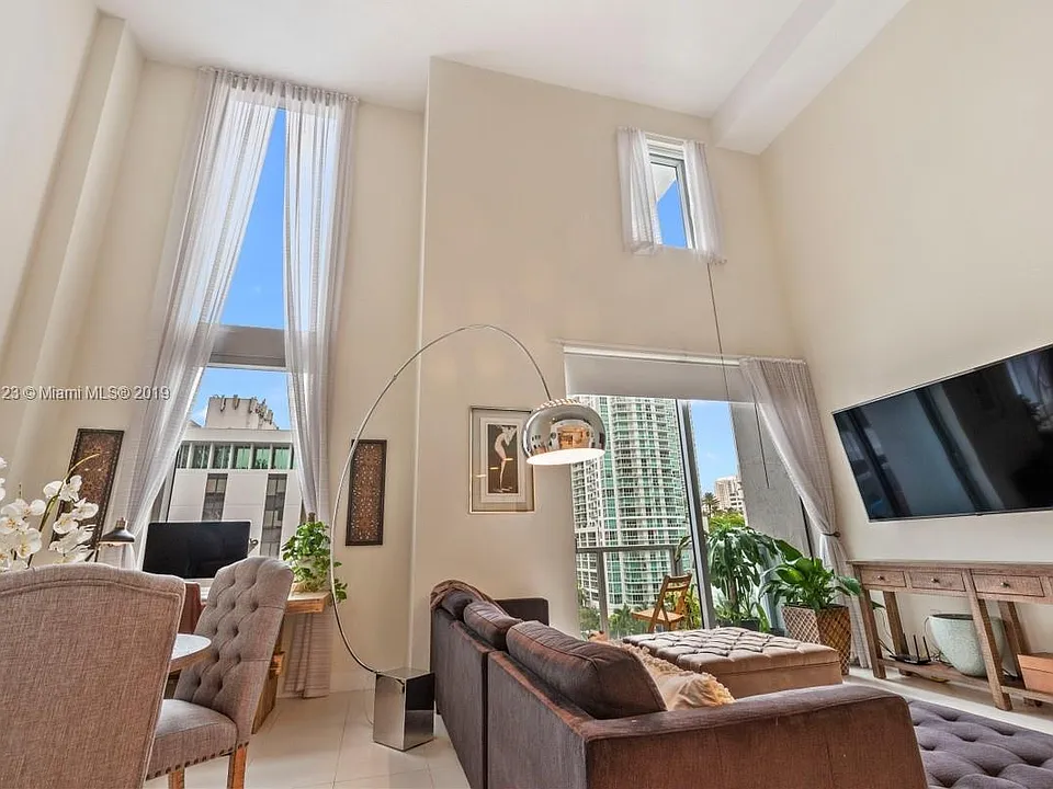 1060 Brickell Ave #601