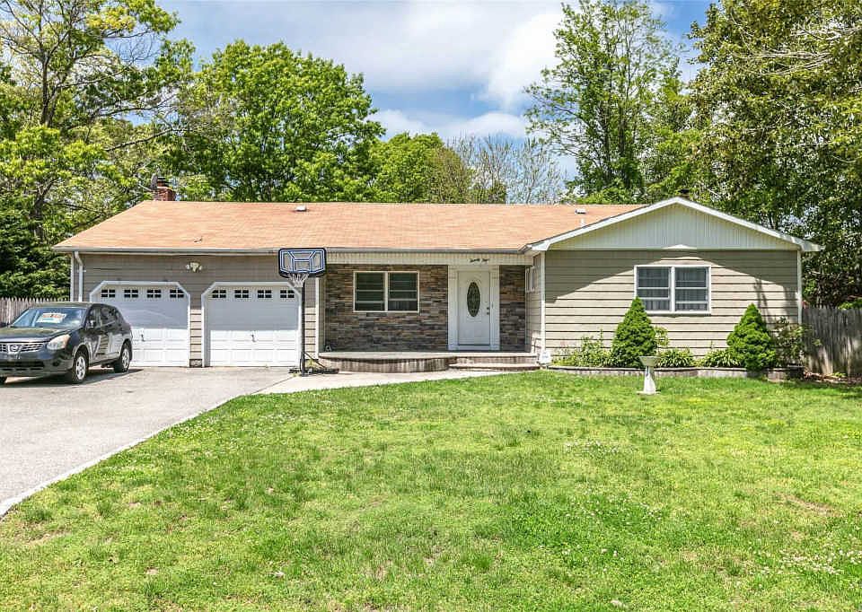 1st image of 24 Ethan Ln
