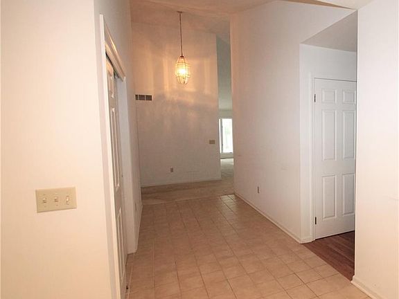 4th image of 28 Woodbury Way