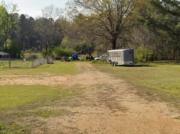 6555 Wolfe Rd, Columbus, MS 39705