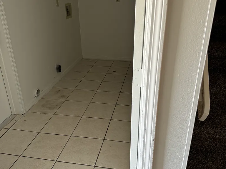 3220 W Oak St — Photo 12