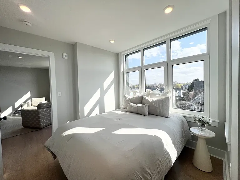 379 Washington St #8 — Photo 8