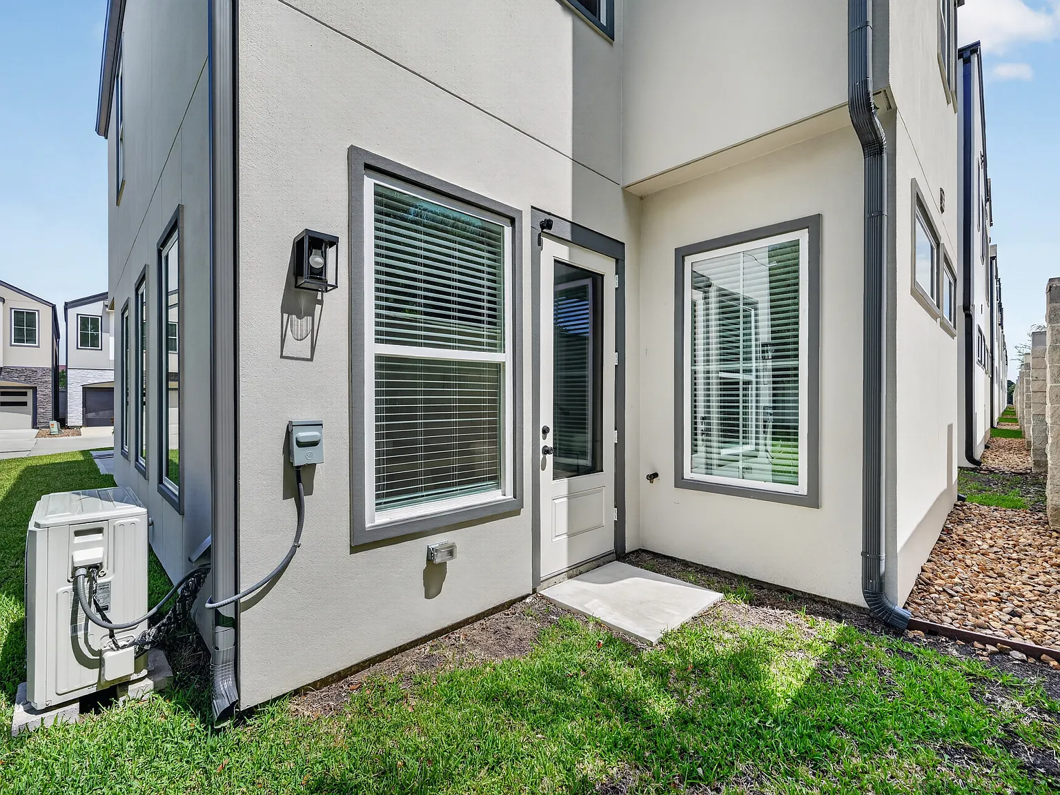 3 bed, 2.5 bath, 2181 sqft, $5,750 — Photo 3