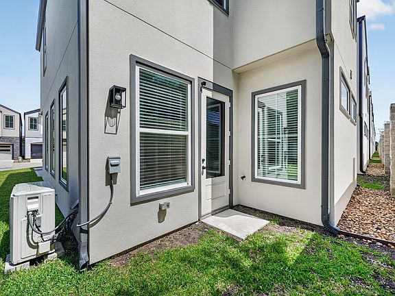 3rd image of 2908 El Fenice Ln