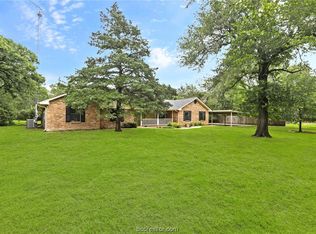 245 Rustic Oaks Dr, Bryan, TX 77808