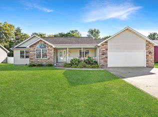 201 Ironwood St SW, Demotte, IN 46310