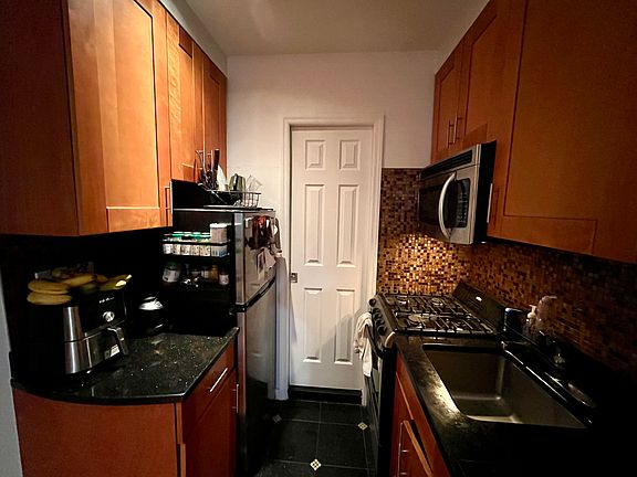 4th image of 188 Orchard St
