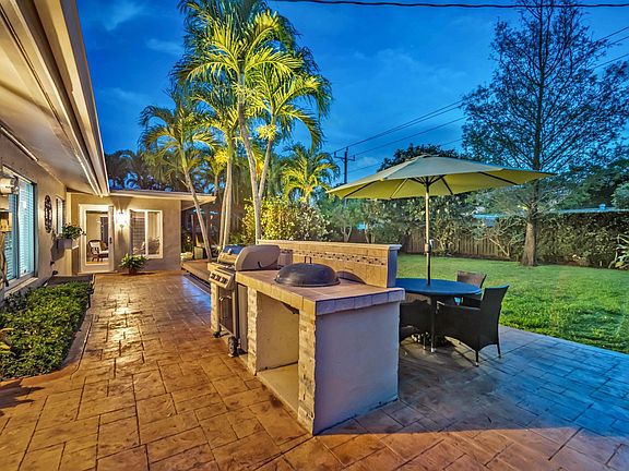 3rd image of 841 Gardenia Lane