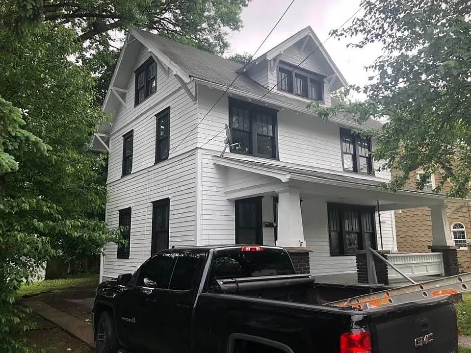 989 N Howard St — Photo 4