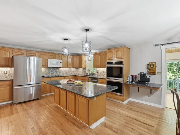 7 Hartwell Rd, Oxford, MA 01540