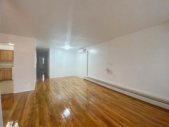 4th image of 2320 E 15th St APT 2