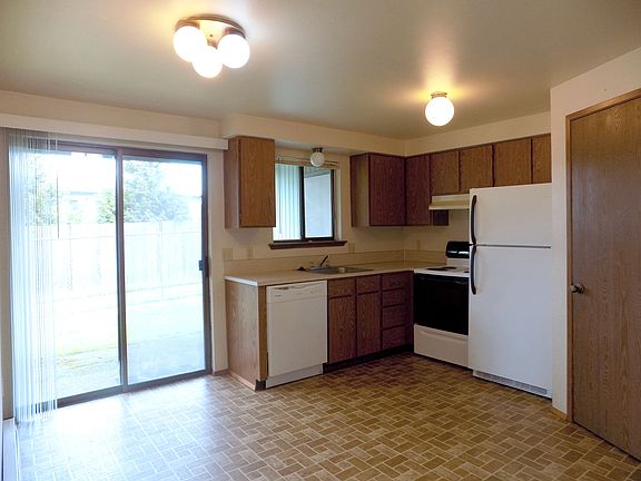4th image of 410 NE Izett St APT 103