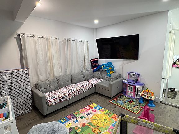 3rd image of 179 Main St APT B