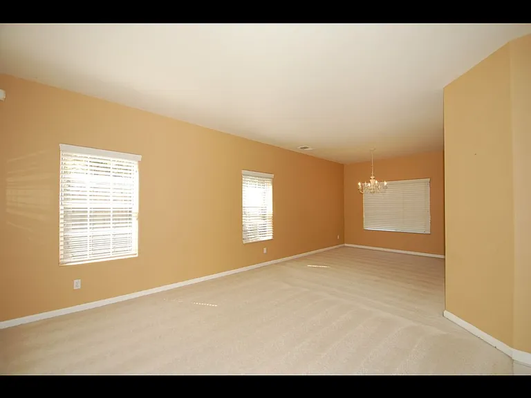 5524 W Bluff Ave — Photo 8