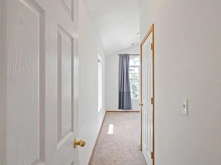 3328 NE 74th Ave — Photo 16