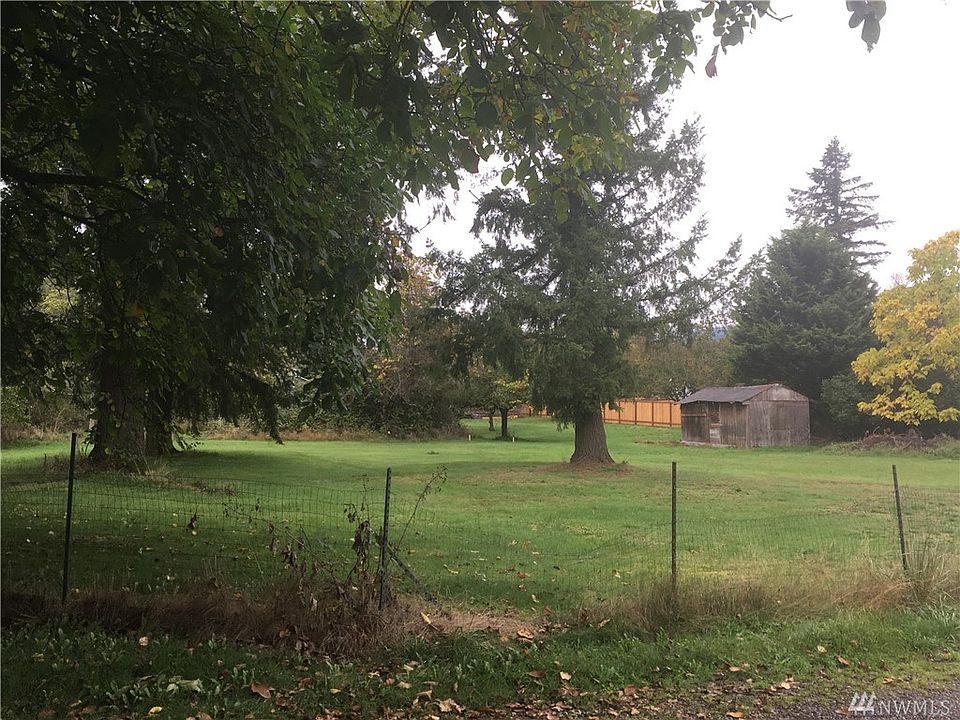 2nd image of 301 2nd St