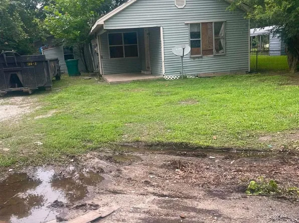 406 4th St, Orange, TX 77630