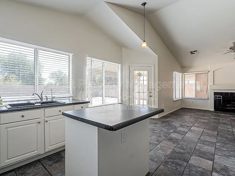 11309 N 89th Dr — Photo 21