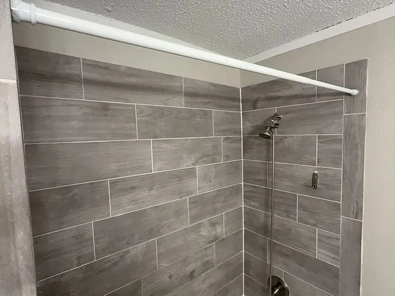 1102 Lilac Dr — Photo 6
