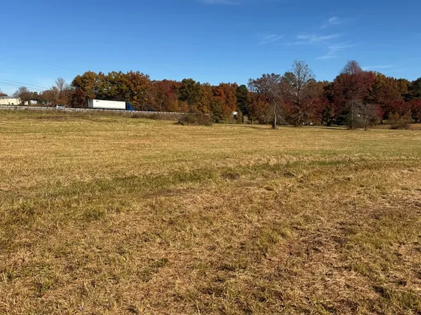 242 Interstate Ln, Crossville, TN 38571