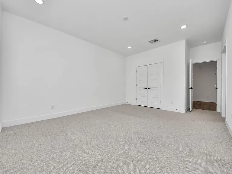 318 Neyland St — Photo 11
