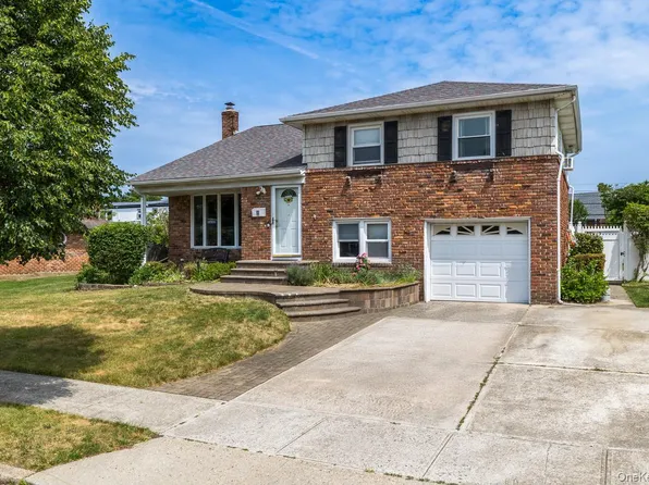 39 Grant Street, Farmingdale, NY 11735