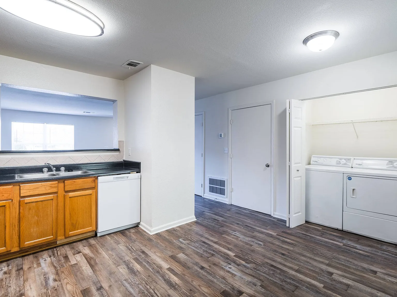 Crescent Pointe Townhomes — Photo 1