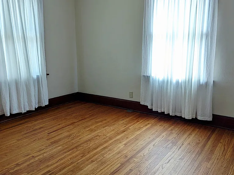 326 Logan St — Photo 5