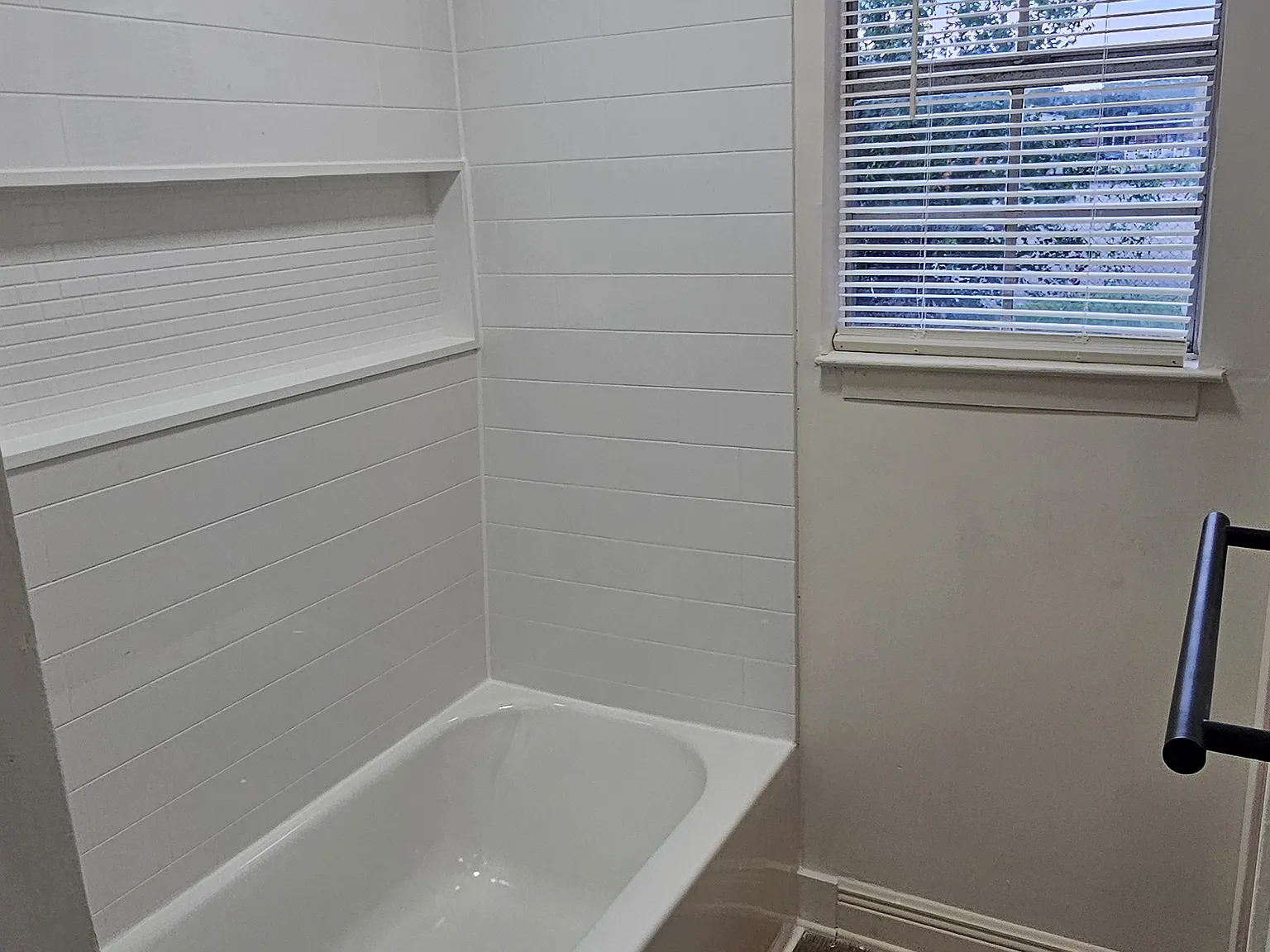 3 bed, 1.5 bath, 1008 sqft, $1,500 — Photo 4
