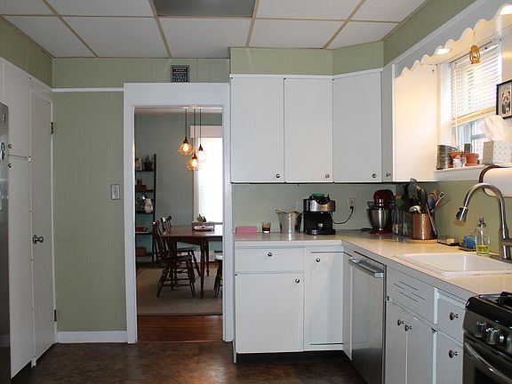 Bright Cheery Kitchen